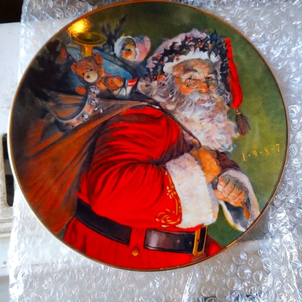 22k gold Vintage avon  Christmas plate